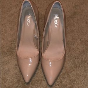 Nude patent pumps. 4 inch heel size 9